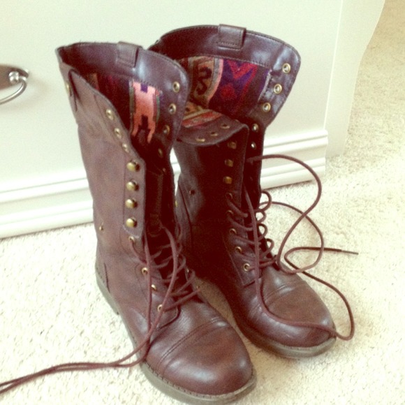 Brown combat boots! 😍