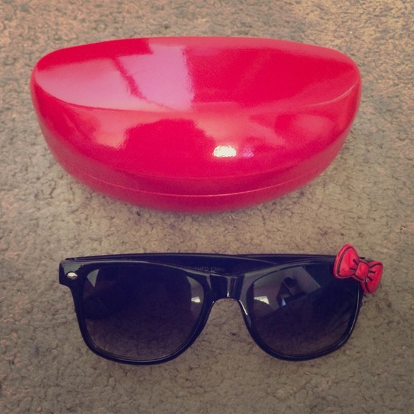 Super cute hello kitty style sunglasses