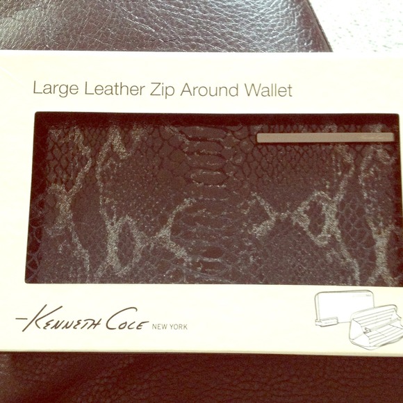 New Kenneth Cole leather zip around wallet