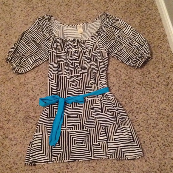 Paisley and Ivy Dresses & Skirts - Cute black and white tunic dress
