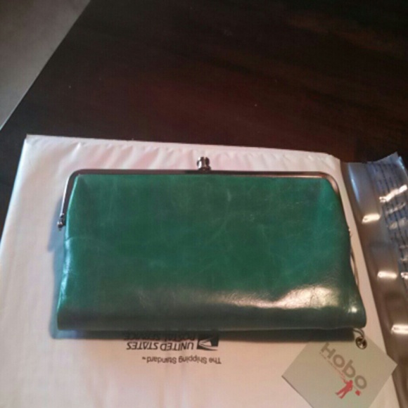 SOLD!!!!!NWT Hobo Lauren Clutch in Peacock green