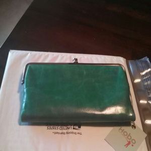 SOLD!!!!!NWT Hobo Lauren Clutch in Peacock green