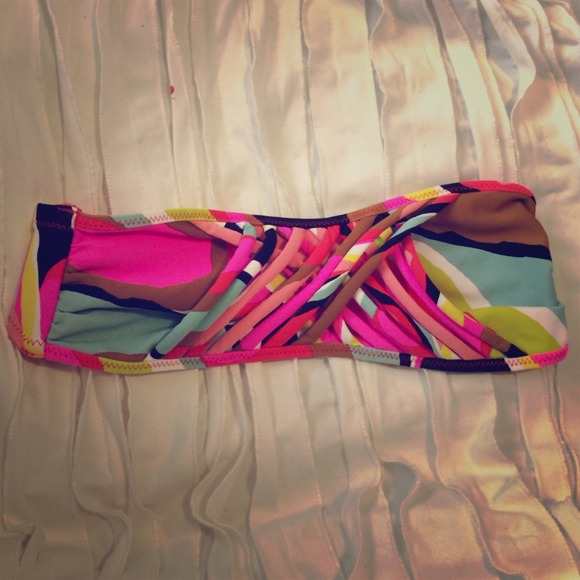 Super cute H&M swimsuit top