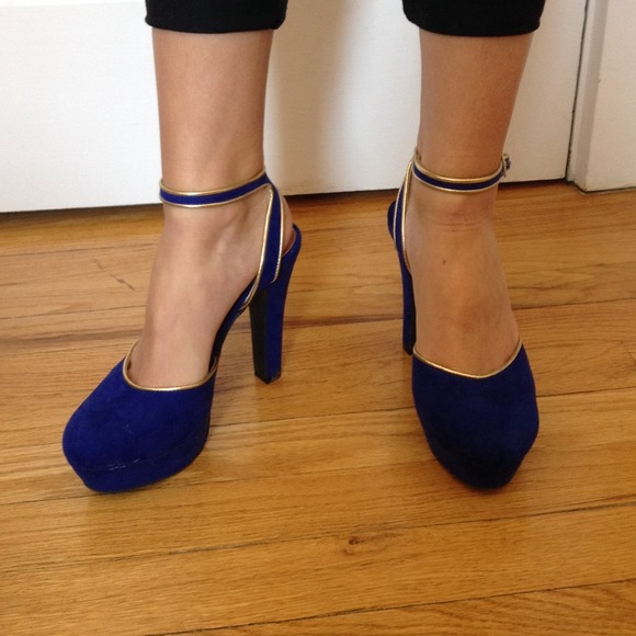 PRICE CUT ✂️ Candie's blue faux suede heels