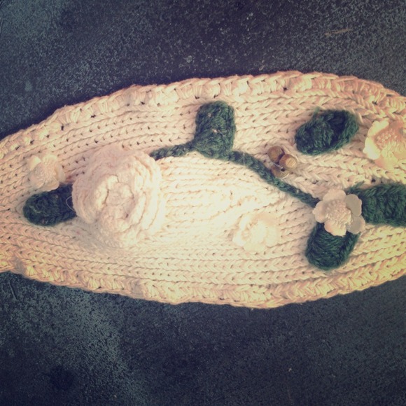 Creme Flowered Button Head Wrap