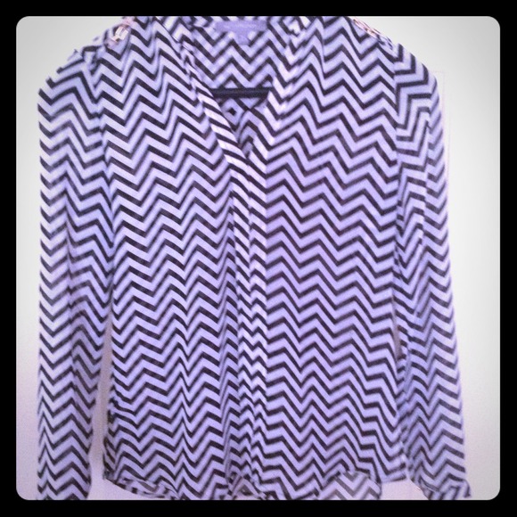 Chevron NWOT blouse size XS
