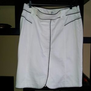 Beautiful White Cache skirt