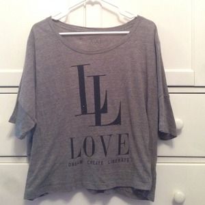 S/M sized short sleeve tee