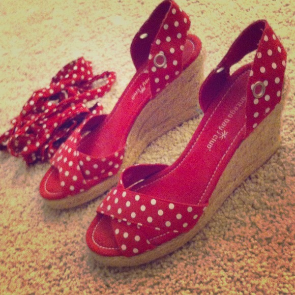Cute polka dot wedges!