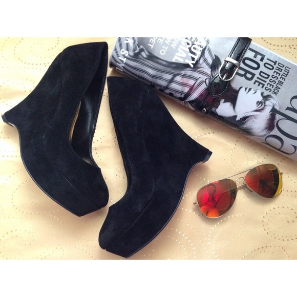 BCBGeneration Shoes - 🌹Bundle for @gordosj🌹 BCBG Pumps & Grey Leggings