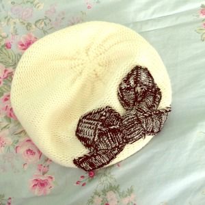 Cute knit beret with a bow