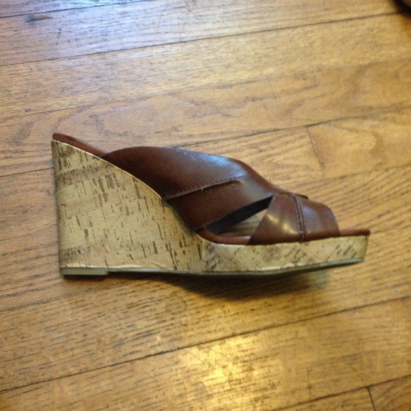 Brown wedge - Picture 2 of 3