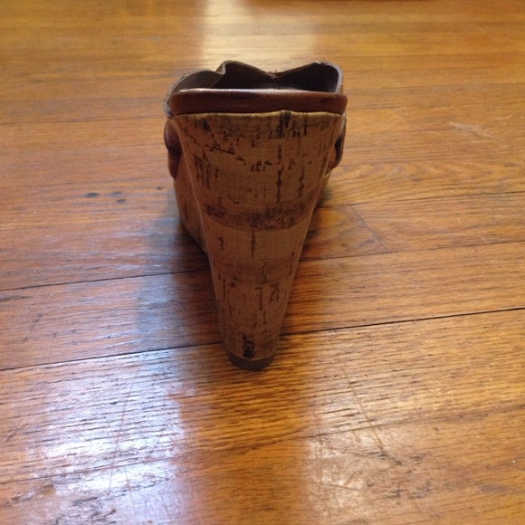 Brown wedge - Picture 3 of 3