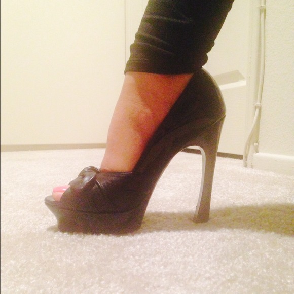 YSL peep toe bow pumps - Picture 3 of 4