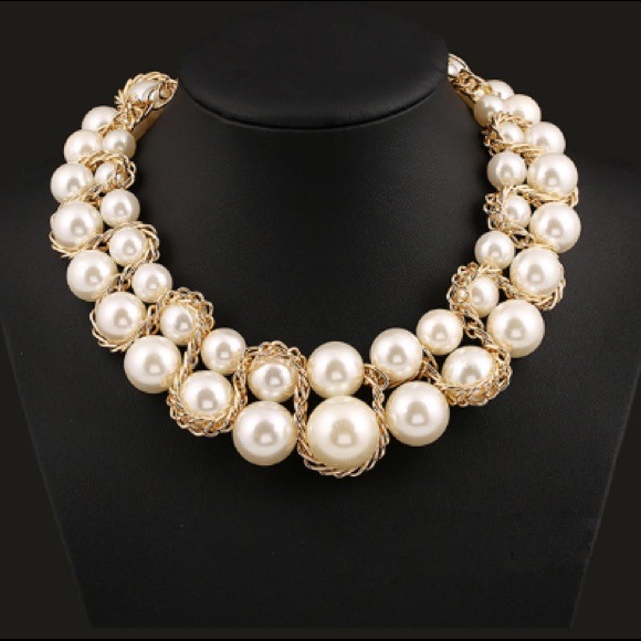Jewelry - Pearl Golden Statement Necklace