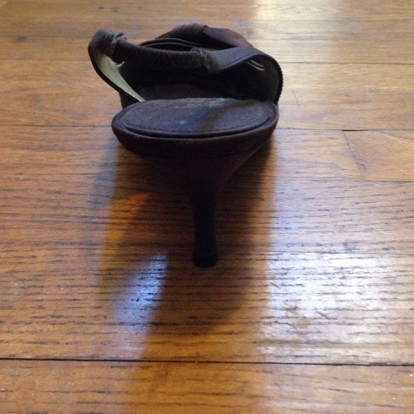 Brown satin heels - Picture 4 of 4