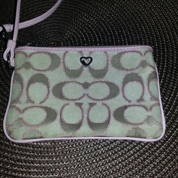 Cutest pink coach bag :)