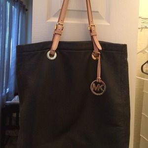 Michael Kors purse. FIRM PRICE