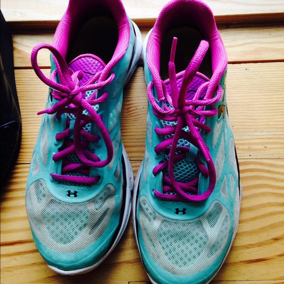 Tennis shoes.