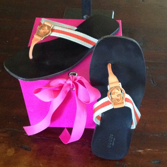 GUCCI THONG LEATHER SANDAL 💯%Auth BUNDLE/lissette