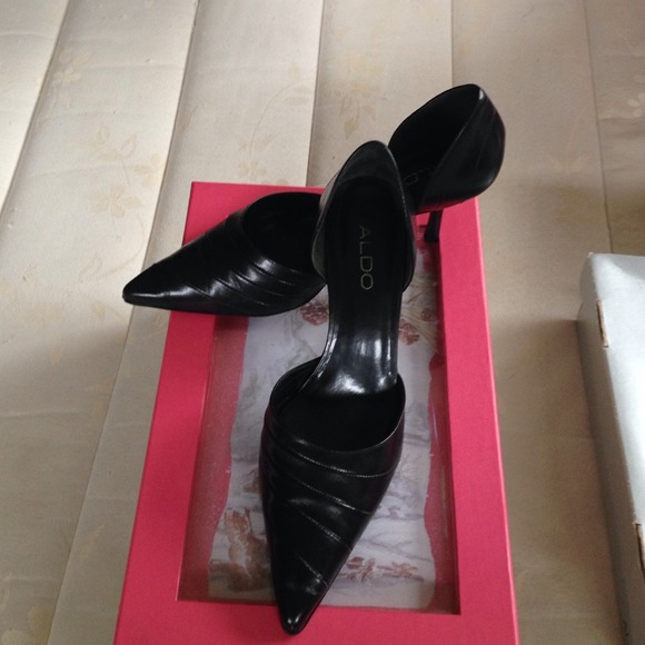 Aldo pointed pumps. Only worn once.