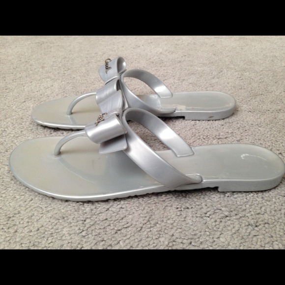 Authentic Coach Silver Bow Sandals - Picture 3 of 4
