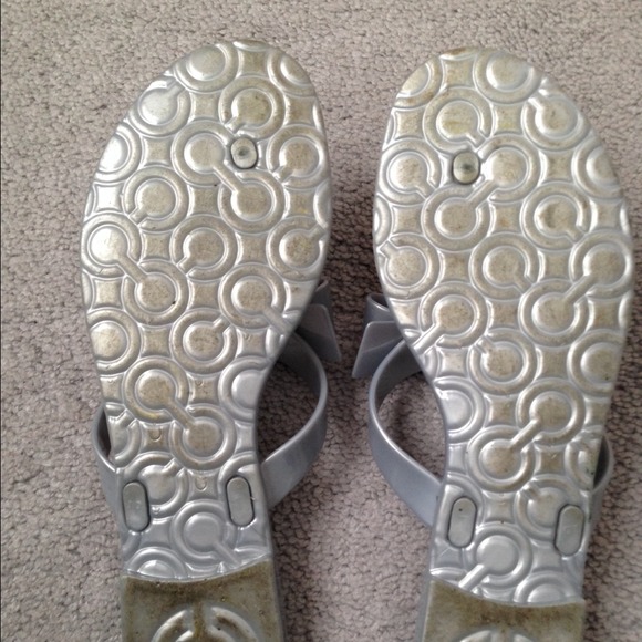 Authentic Coach Silver Bow Sandals - Picture 4 of 4