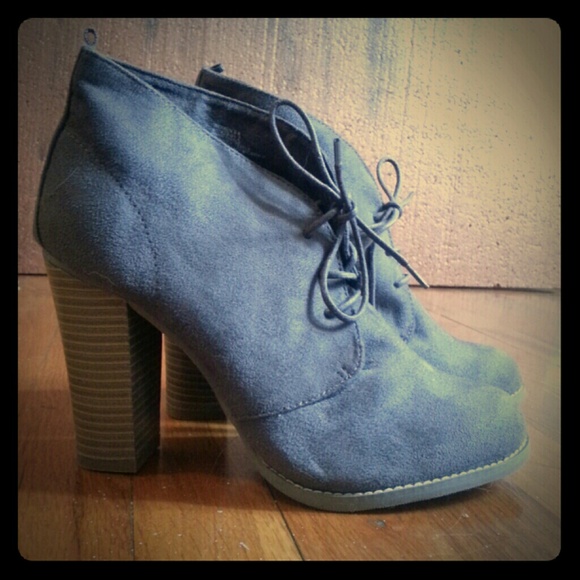 Stacked heel grey Oxford booties