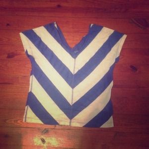 ✊✊TRADED✊✊Wide mouth blue and cream tee.