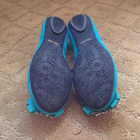 Turquoise flats - Picture 2 of 3