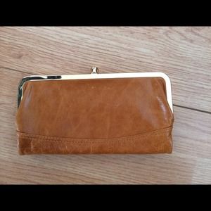 Tan clutch