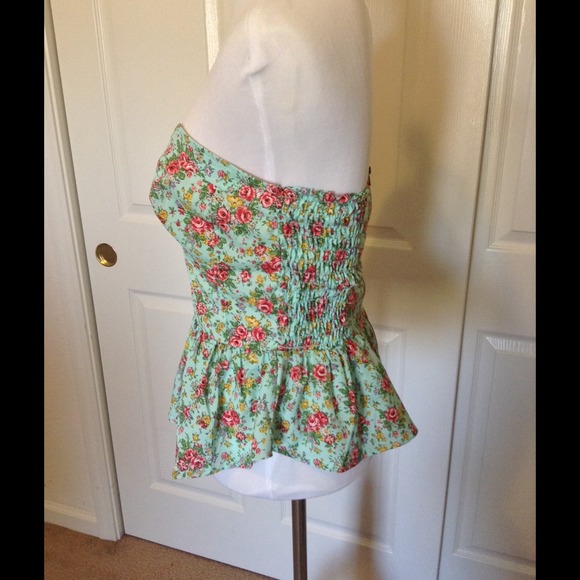 💗sweetheart neck vintage crop💜 $10 bundle add on - Picture 4 of 4