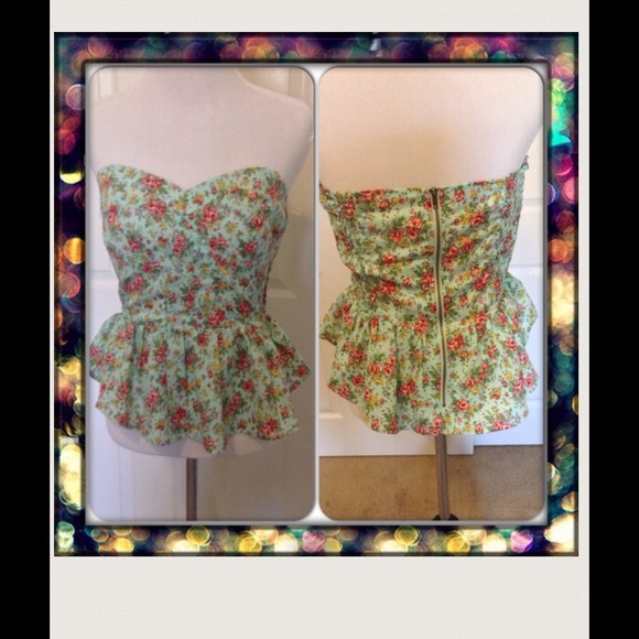 💗sweetheart neck vintage crop💜 $10 bundle add on - Picture 2 of 4