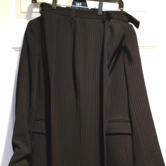 Gorgeous NWOT Epic NY Suit - Picture 2 of 4