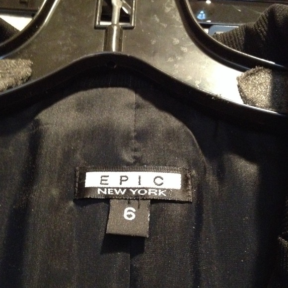 Gorgeous NWOT Epic NY Suit - Picture 4 of 4