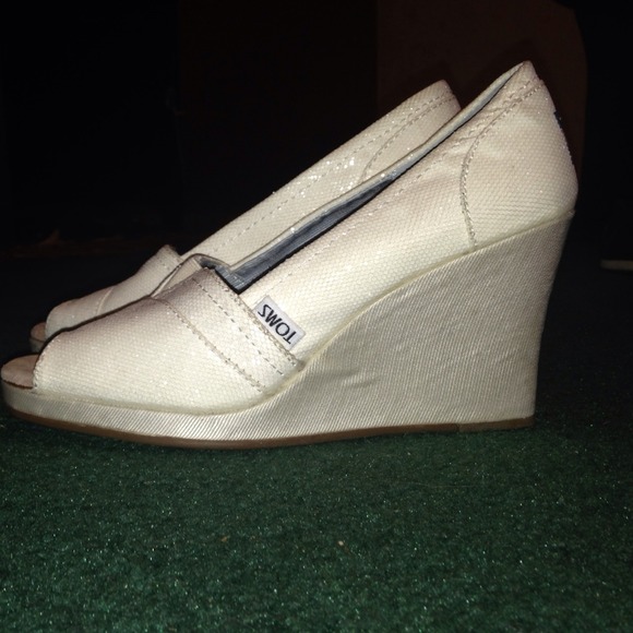Toms wedges
