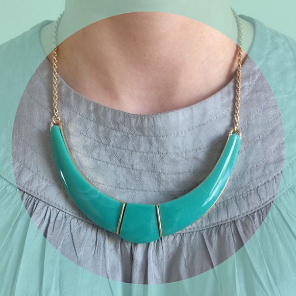 NWOT - Forever21 Turquoise Chunky Necklace