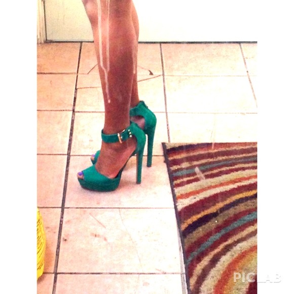 Steve Madden Turquoise Open Toed Heels