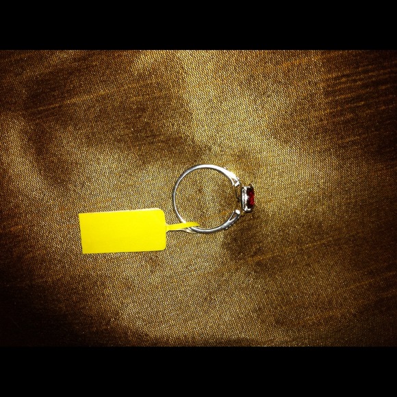 💟💕NWT! Ruby Ring W/HALO💟💕 - Picture 3 of 4