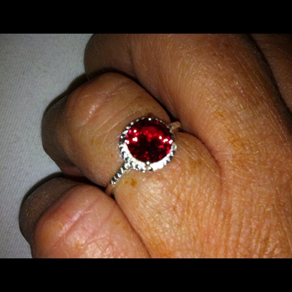 💟💕NWT! Ruby Ring W/HALO💟💕 - Picture 2 of 4