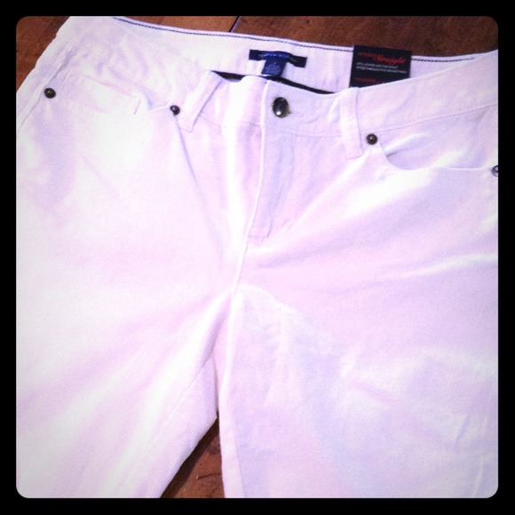 BRAND NEW Tommy modern straight corduroy pants!