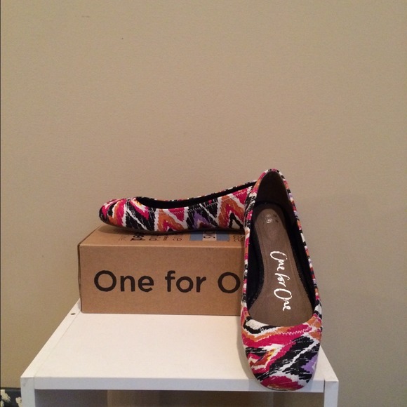 TOMS Gabriela Ballet Flats - size 8