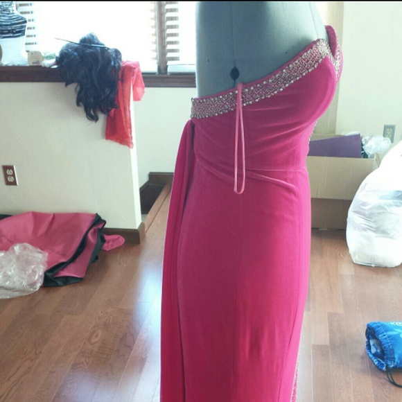Gown - Picture 3 of 3