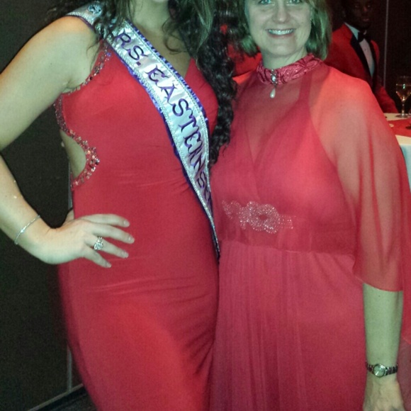 Gown - Picture 4 of 4