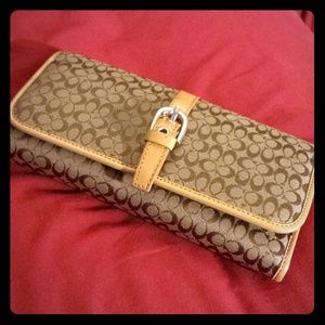 SIGNATURE COACH WALLET