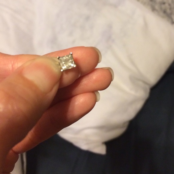 More pictures of diamond pendant