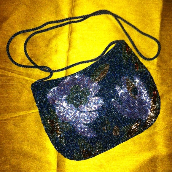 💞HAND-BEADED CLUTCH!💞 - Picture 2 of 4