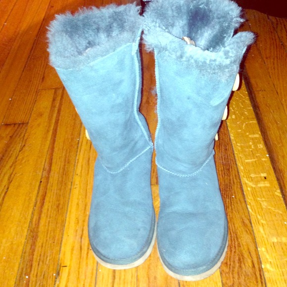Uggs - Picture 1 of 3