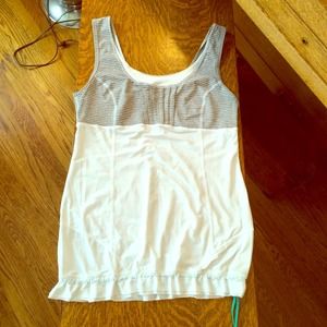 Bundled- 4 lululemon tops