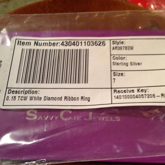 White Diamond Ribbon Ring - Picture 3 of 3